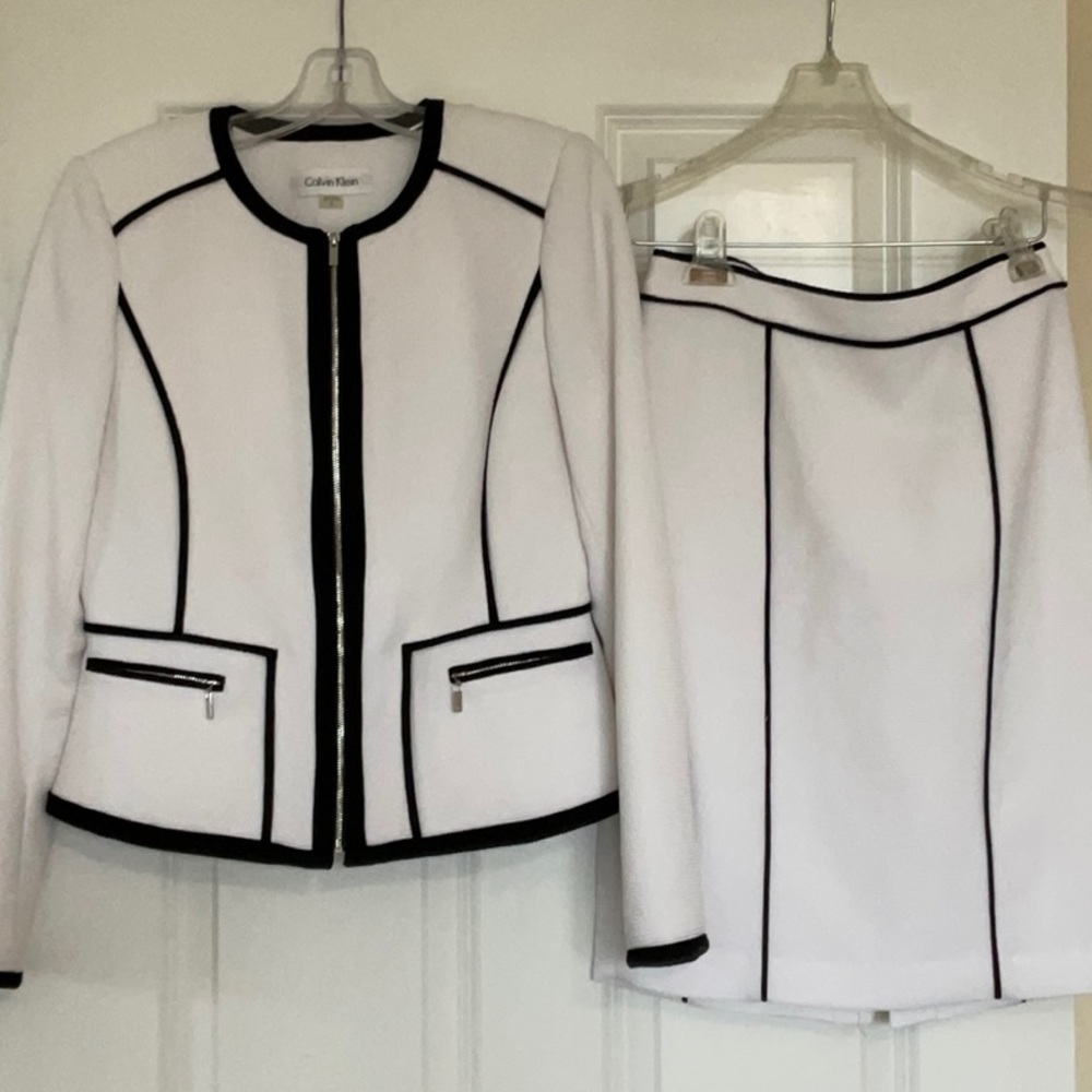 ⚡️ SALE! Calvin Klein White & Black Piping Suit! Jacket size 6 / Skirt size 2